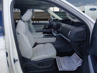 2025 Ford Expedition Platinum®