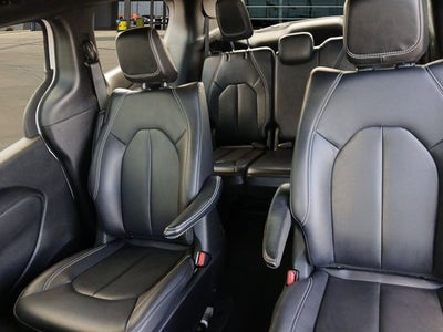 2024 Chrysler Pacifica Hybrid Select