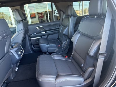 2025 Ford Expedition Platinum®