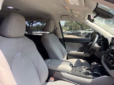 2022 Toyota Highlander LE