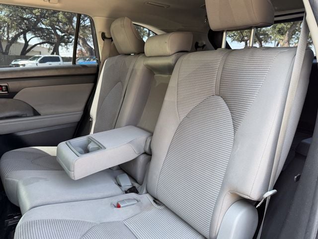 2022 Toyota Highlander LE