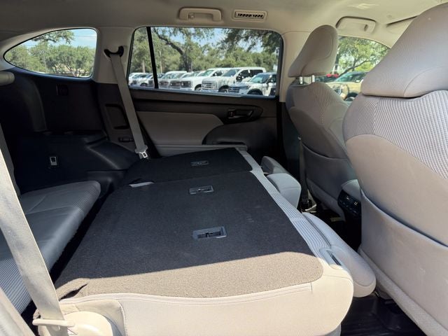 2022 Toyota Highlander LE