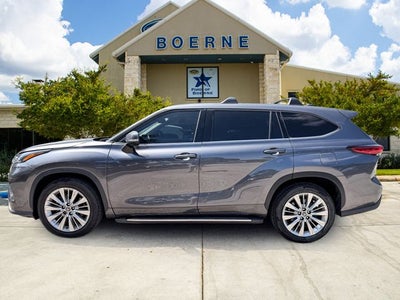 2022 Toyota Highlander LE