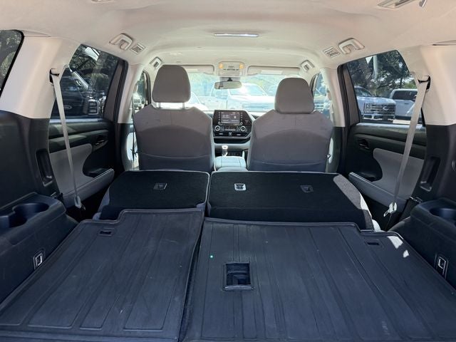 2022 Toyota Highlander LE