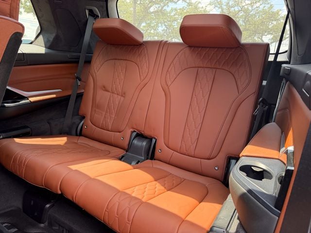 2025 BMW X7 M60i