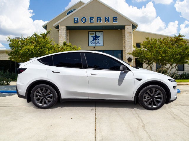 2026 Tesla Model Y Base