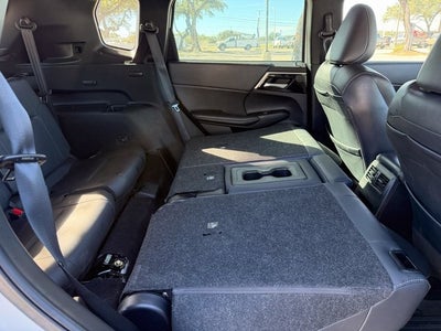 2023 Mitsubishi Outlander SE