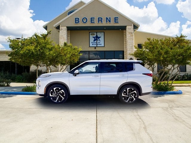 2023 Mitsubishi Outlander SE