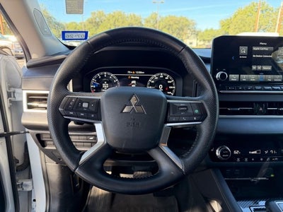 2023 Mitsubishi Outlander SE