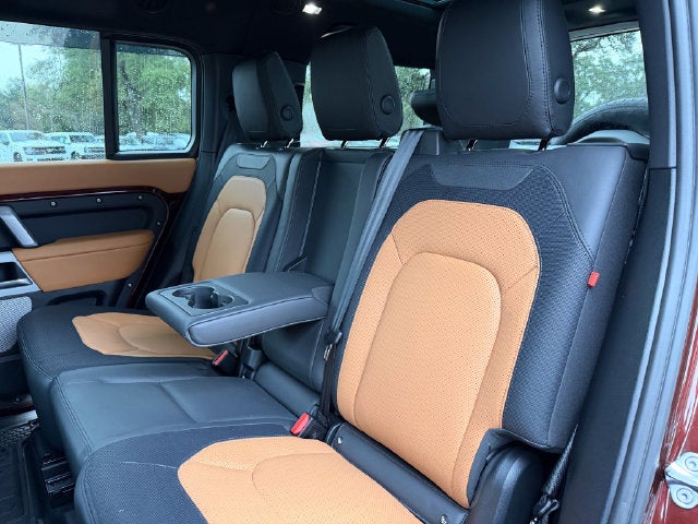2024 Land Rover Defender 130 P400 X-Dynamic SE