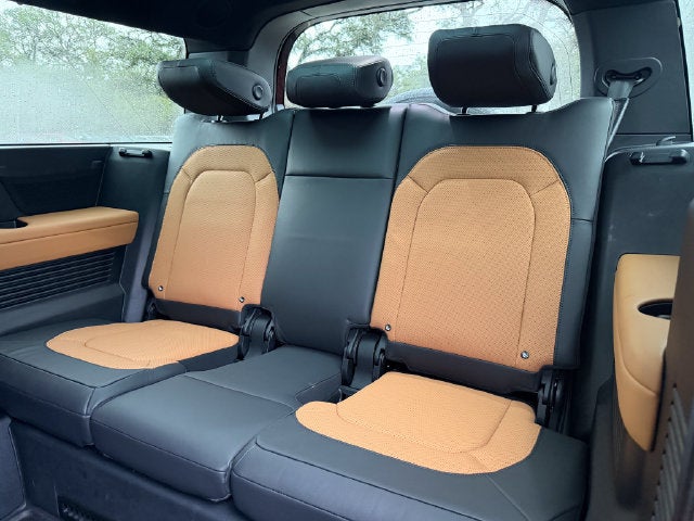 2024 Land Rover Defender 130 P400 X-Dynamic SE