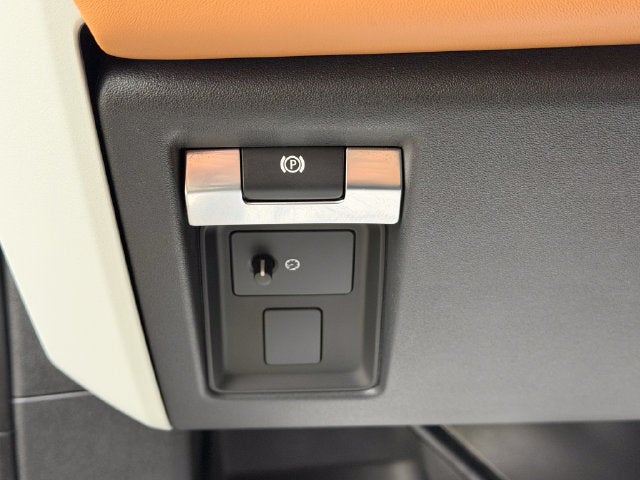 2024 Land Rover Defender 130 P400 X-Dynamic SE