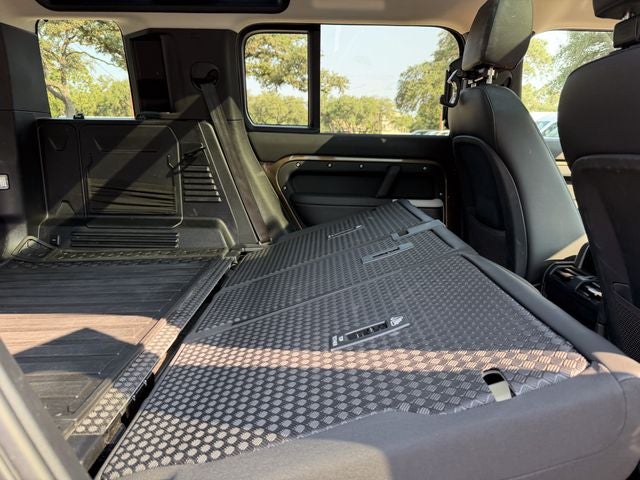 2024 Land Rover Defender 110 P300