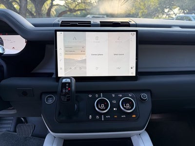 2025 Land Rover Defender 110 P300