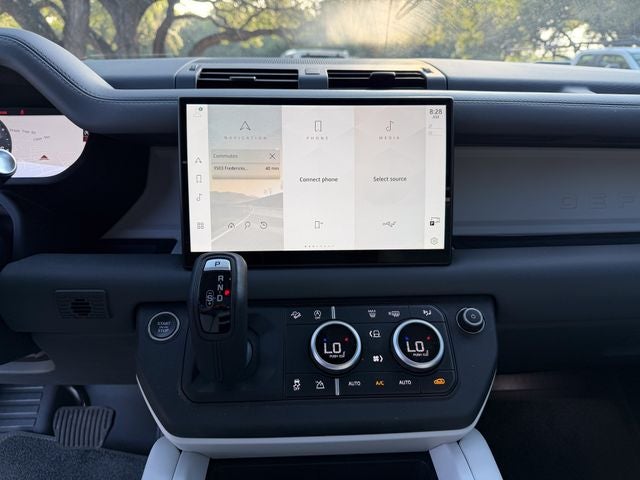 2025 Land Rover Defender 110 P300