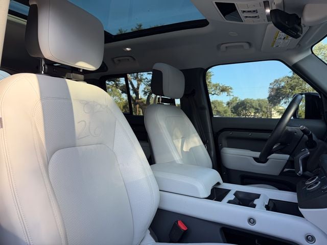 2025 Land Rover Defender 110 P300