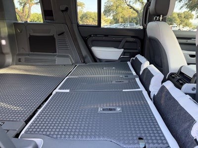 2025 Land Rover Defender 110 P300