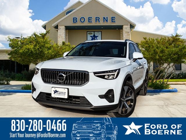 2024 Volvo XC40 B5 Plus Bright Theme