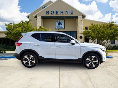 2024 Volvo XC40 B5 Plus Bright Theme